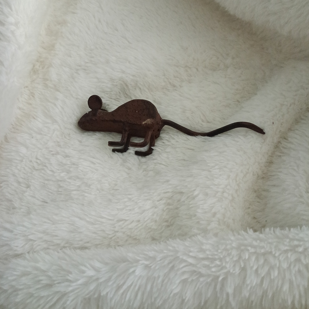 Brown Cast Iron / Bronze? Mouse Decor